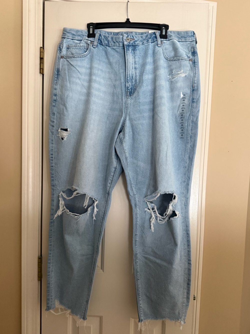 American Eagle Outfitters Light Blue Distressed Curvy Mom Jeans